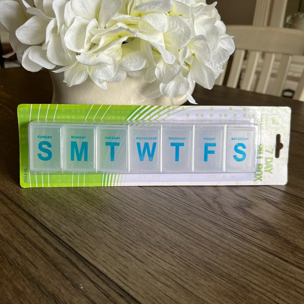 7 DAY PILL BOX💊